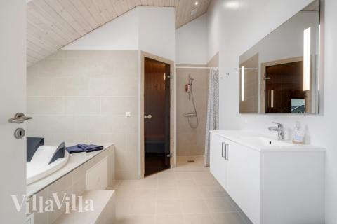 Ett av badrummen i lyxstuga nr 578