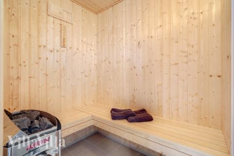 Njut av bastuvärmen i lyxstuga nr 578 för 12 personer