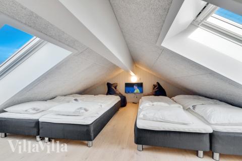 Några av de 16 sovplatserna finns på loftet i lyxstuga nr 560