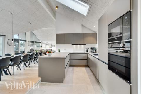 Köket i lyxstuga nr 560 är generöst inrett.