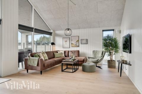 Soffhörnan i lyxstuga 560 i Vestjylland.