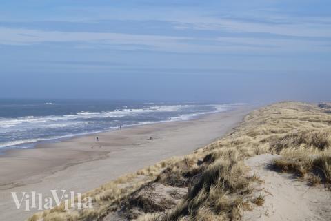 Stranden i närheten av lyxhus 557.