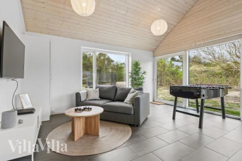 Förutom de många timmar som du kan tillbringa i stugans poolavdelning erbjuder lyxstuga 557 även biljard, bordtennis och dart