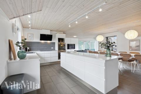 Köket i lyxstuga nr 557 är utrustat så att ni kan laga mat till 14 personer.