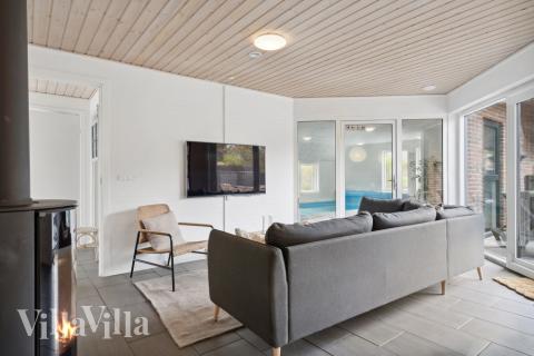 Ni kan sitta 14 personer tillsammans i vardagsrummet när ni besöker lyxhus nr 557 i Vestjylland.