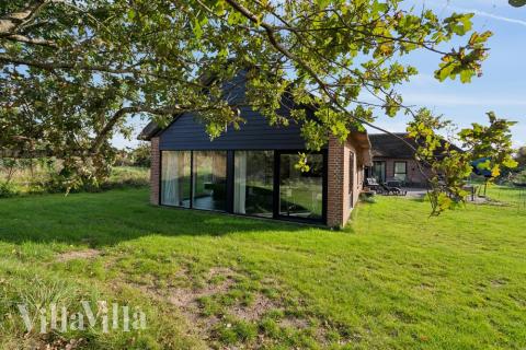 Den tjusiga sommarstugan nr 557 med gott om plats för upp till 14 personer