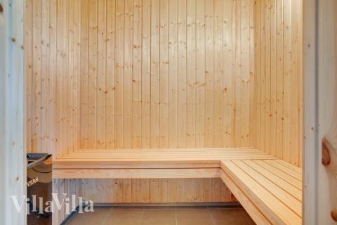 Njut av bastuvärmen i lyxstuga nr 579 för 26 personer