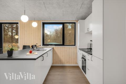 Köket i lyxstuga nr 581 är utrustat så att ni kan laga mat till 16 personer.