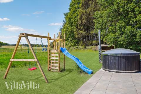 Förutom de många timmar som du kan tillbringa i stugans poolavdelning erbjuder lyxstuga 581 även många utomhusaktiviteter