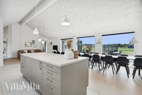 Köket i lyxstuga nr 583 är utrustat så att ni kan laga mat till 24 personer.