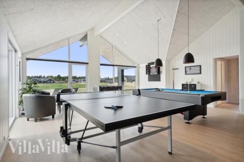 Förutom de många timmar som du kan tillbringa i stugans poolavdelning erbjuder lyxstuga 583 även biljard, bordtennis och dart