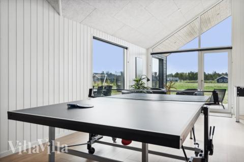 Lyxstuga 583 för 24 personer har ett stort aktivitetsrum med bl.a. biljard och dart