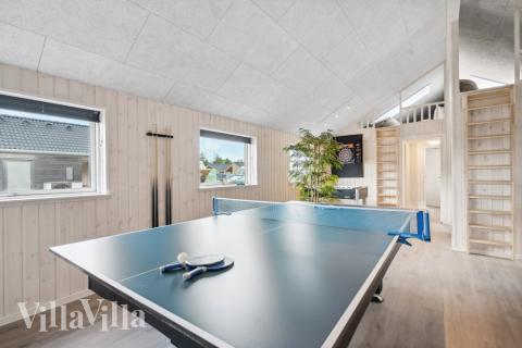 Lyxstuga 601 för 18 personer har ett stort aktivitetsrum med bl.a. biljard och dart