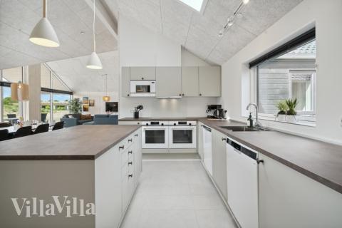 Köket i lyxstuga nr 601 är utrustat så att ni kan laga mat till 18 personer.