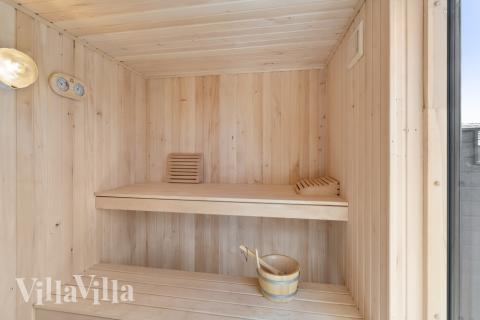 Njut av bastuvärmen i lyxstuga nr 601 för 18 personer