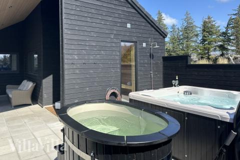 Lyxstuga nr 601 erbjuder bland annat ett härligt spabad