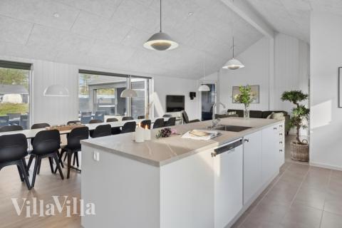 Köket i lyxstuga nr 591 är utrustat så att ni kan laga mat till 20 personer.