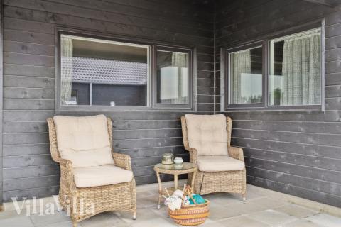 Njut av en grillkväll på terrassen i lyxstuga nr 591 i Sydjylland