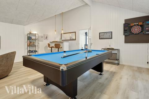 Tävla i sommarhusets aktivitetsrum när ni besöker lyxhus nr 593 i Sydjylland.