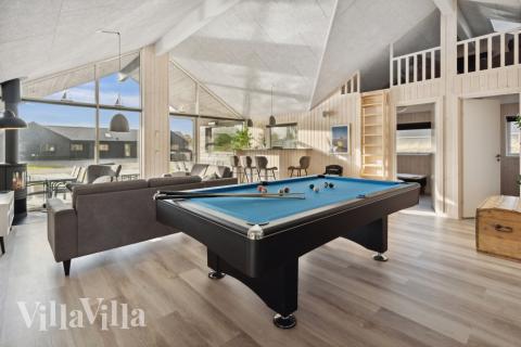 Lyxstuga 594 för 20 personer har ett stort aktivitetsrum med bl.a. biljard och dart