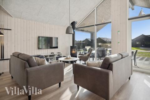 Aktivitetsrum i lyxstuga nr 594 med 8 sovrum och plats för 20 personer.