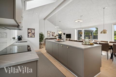 Köket i lyxstuga nr 596 är utrustat så att ni kan laga mat till 20 personer.