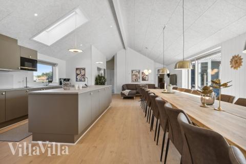 Köket i lyxstuga nr 596 är generöst inrett.