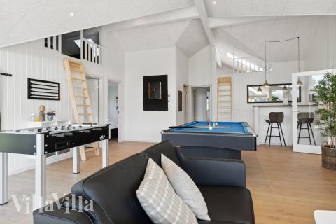 Lyxstuga 596 för 20 personer har ett stort aktivitetsrum med bl.a. biljard och dart