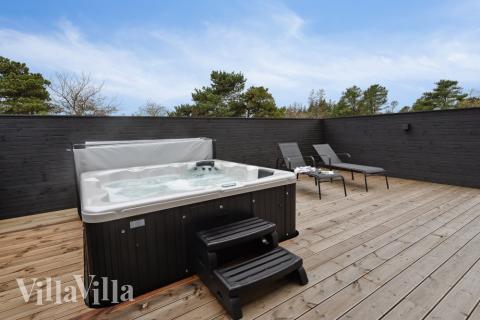 Lyxstuga nr 596 erbjuder bland annat ett härligt spabad