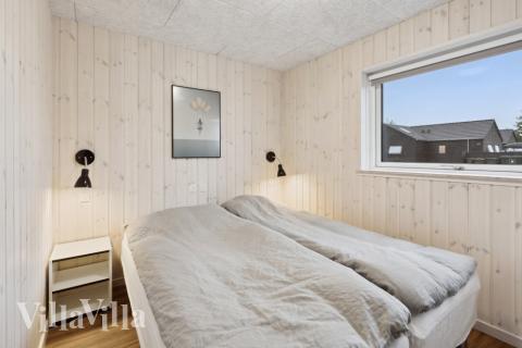Ett av de 6 utmärkta sovrummen i lyxstuga nr 599 i Sydjylland.