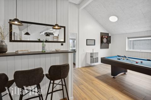 Aktivitetsrum i lyxstuga nr 599 med 6 sovrum och plats för 16 personer.