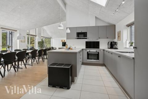 Köket i lyxstuga nr 595 är generöst inrett.