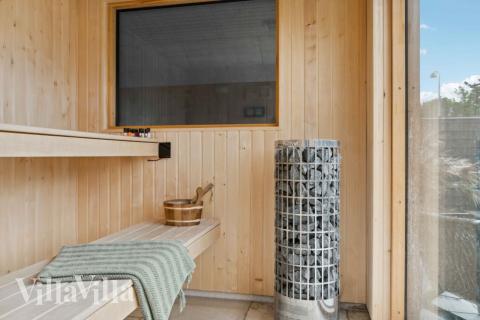 Lyxstuga nr 582 erbjuder bland annat ett härligt spabad