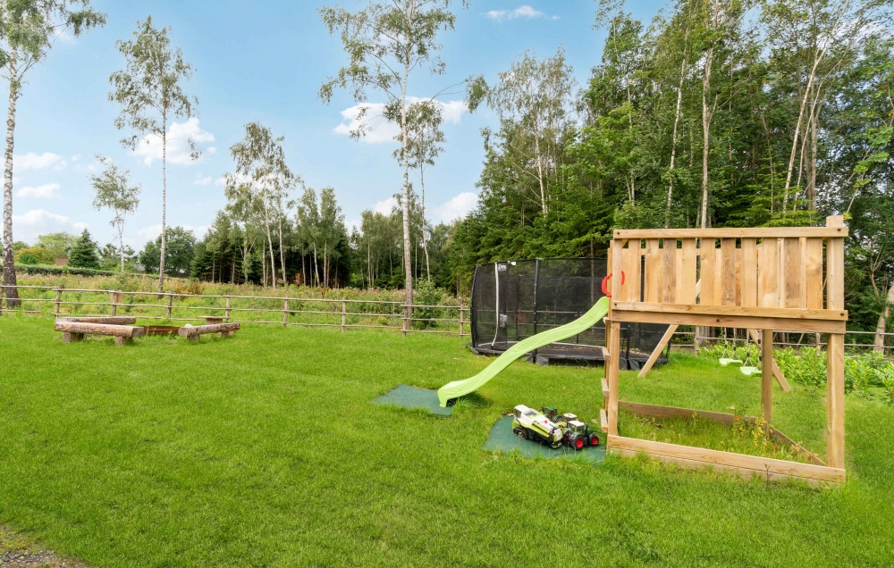 Utomhusaktiviteter kring sommarhus nr 582.