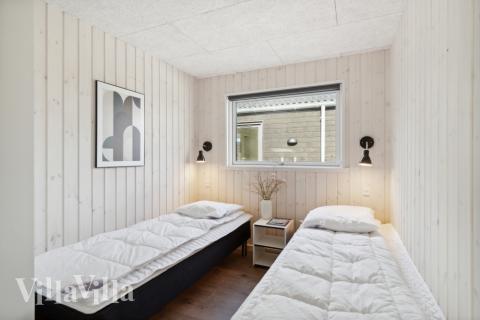 Ett av de 5 utmärkta sovrummen i lyxstuga nr 584 i Nordsjälland.