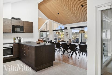 Köket i lyxstuga nr 584 är generöst inrett.