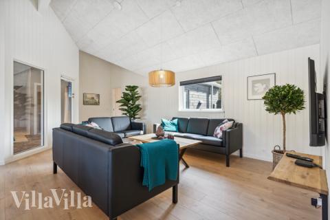 Soffhörnan i lyxstuga 585 i Vestjylland.