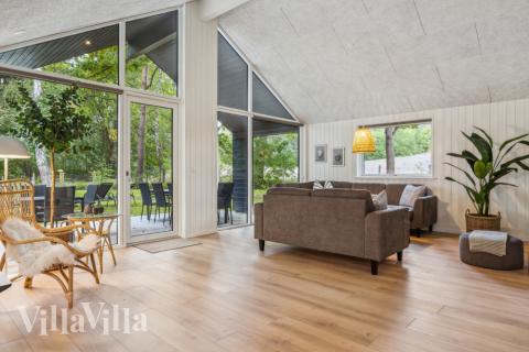 När ni besöker lyxhus nr 750 kan ni mysa tillsammans i sofforna.