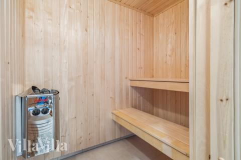 Njut av bastuvärmen i lyxstuga nr 750 för 18 personer