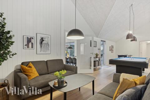 Förutom de många timmar som du kan tillbringa i stugans poolavdelning erbjuder lyxstuga 751 även biljard, bordtennis och dart