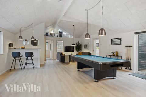 Lyxstuga 751 för 20 personer har ett stort aktivitetsrum med bl.a. biljard och dart