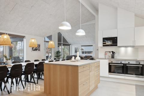 Köket i lyxstuga nr 752 är utrustat så att ni kan laga mat till 18 personer.