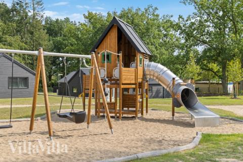 Till den trevliga sommarstugan nr 752 i Tyskland erbjuds en mängd utomhusaktiviteter, t.ex. lektorn och gungor