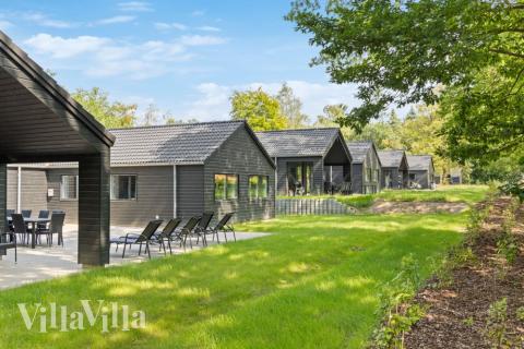 Den praktfulla poolstugan nr 752 med plats för 18 personer ligger i Tyskland