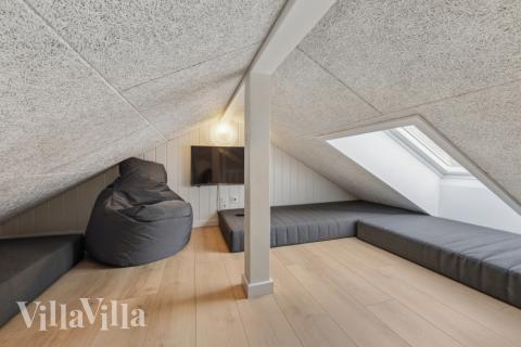 Några av de 12 sovplatserna finns på loftet i lyxstuga nr 754