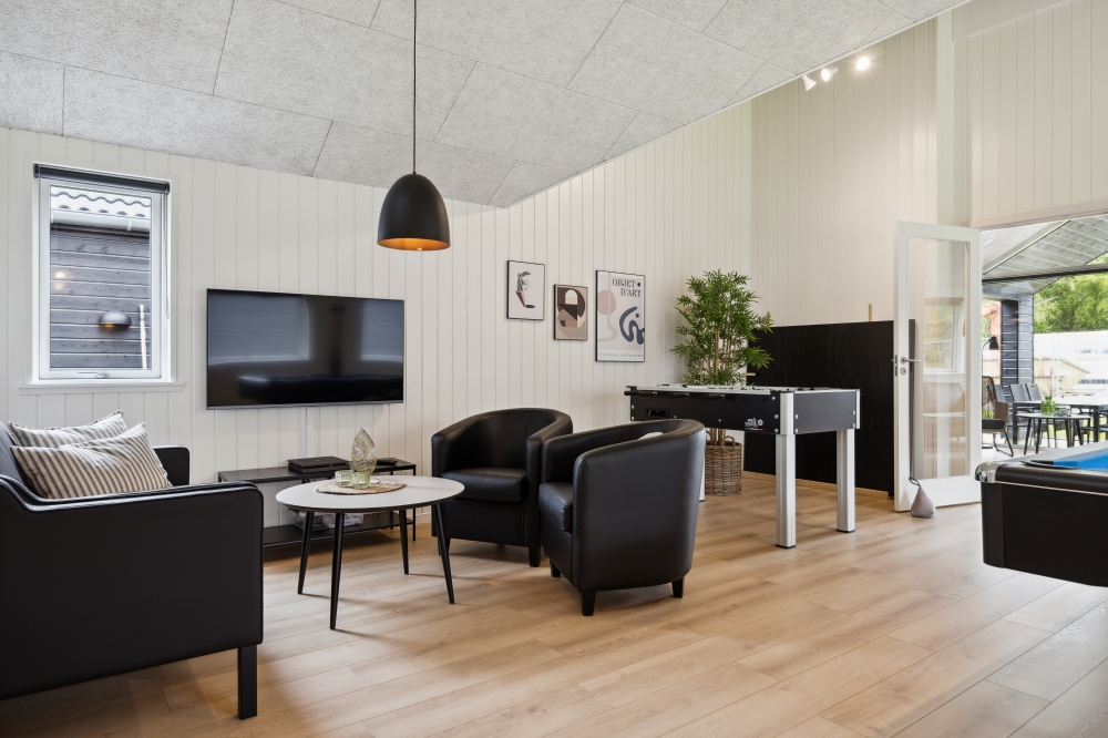Aktivitetsrum i lyxstuga nr 755 med 6 sovrum och plats för 16 personer.