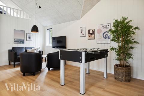 Lyxstuga 755 för 16 personer har ett stort aktivitetsrum med bl.a. biljard och dart