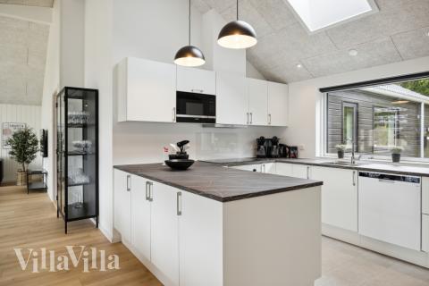 Köket i lyxstuga nr 756 är utrustat så att ni kan laga mat till 16 personer.