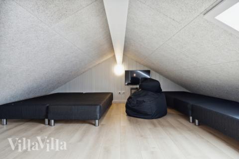 Några av de 16 sovplatserna finns på loftet i lyxstuga nr 756