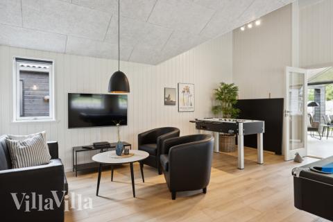 Aktivitetsrum i lyxstuga nr 756 med 6 sovrum och plats för 16 personer.